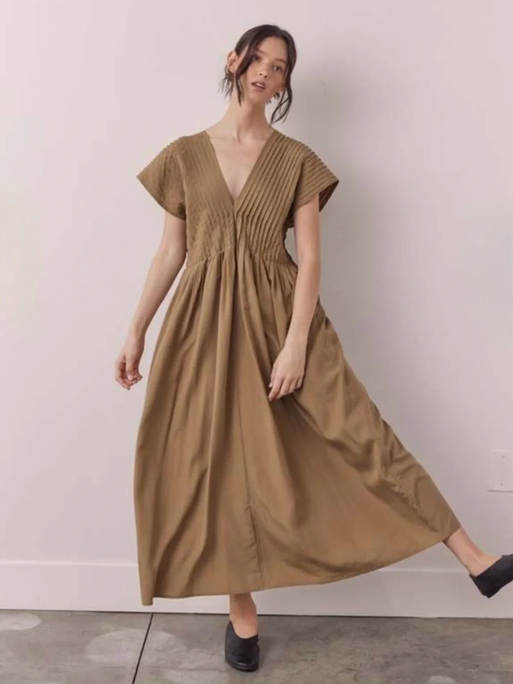 Amente Los Angeles Pin Tucked Midi Dress - Picture 5 of 12